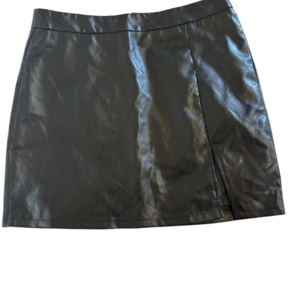 Faux Leather A-Line Mini Skirt Black Moto Edgy Classic Vegan Concert Size Large